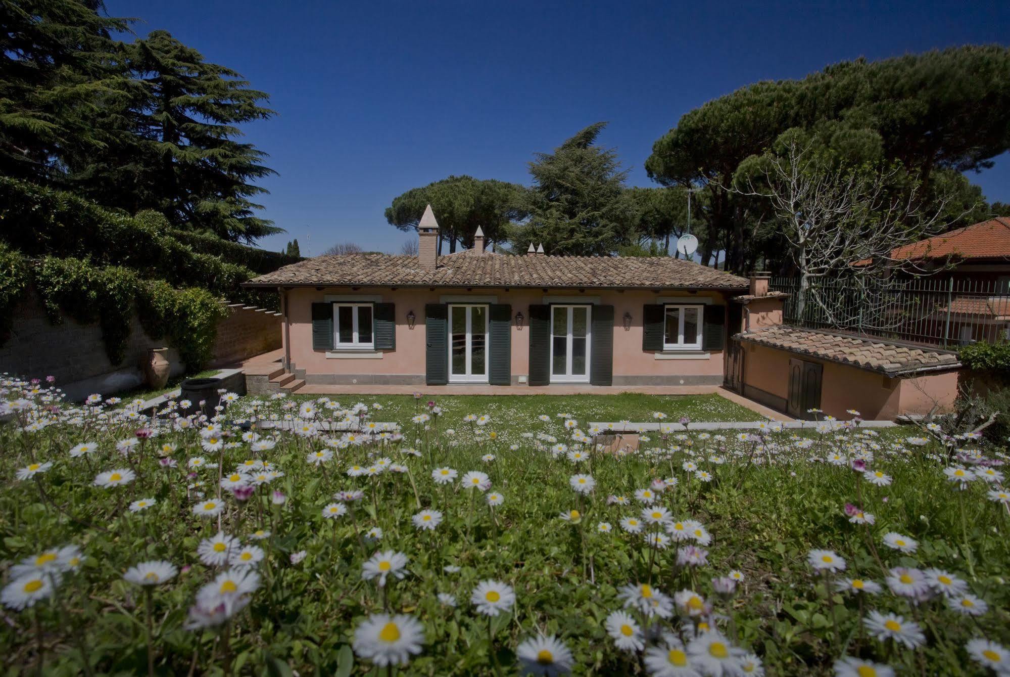 Via Pierre Villa Ciampino Exterior foto
